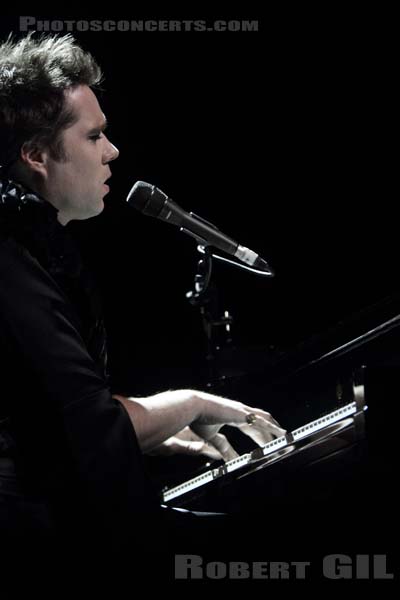 RUFUS WAINWRIGHT - 2010-05-03 - PARIS - Theatre Mogador - 